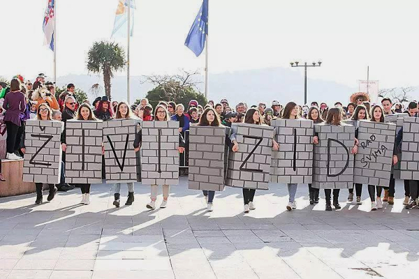 Živi zid – mogućnosti i ograničenja političke alternative