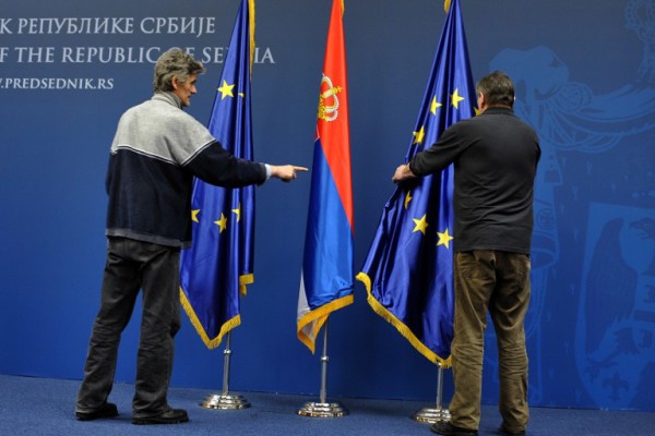 Srpski lažni izbor: EU ili Rusija
