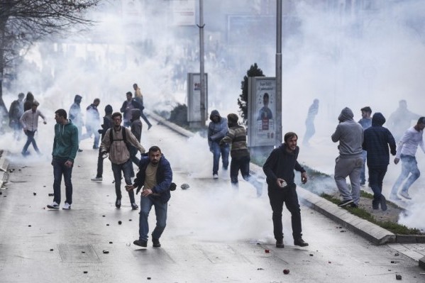 Eskalacija protesta i etnička paraliza politike