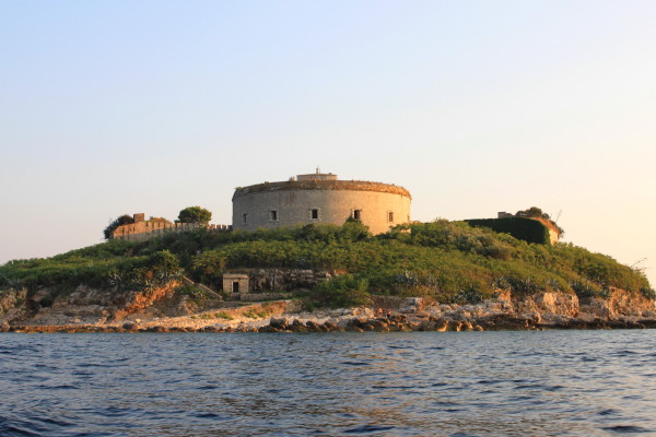 Mamula: logor, hotel & spa