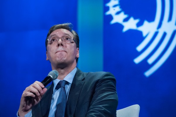 Aleksandar Vučić: trgovački putnik multinacionalnih firmi