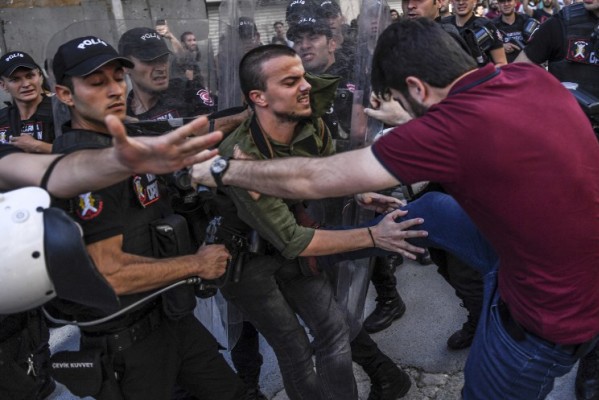 Napad policije na Prajd