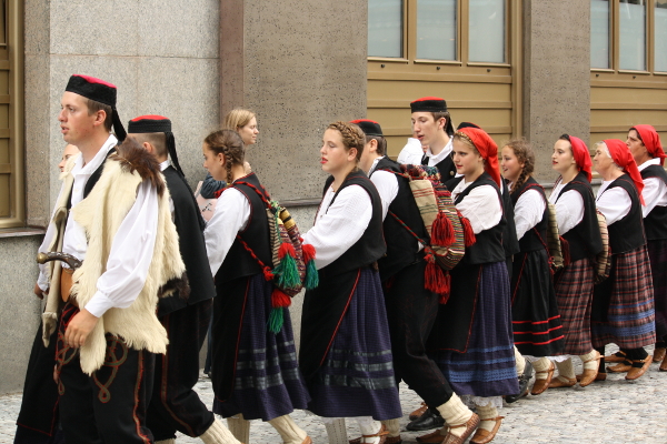 Ples u doba krize: politička ekonomija folklora