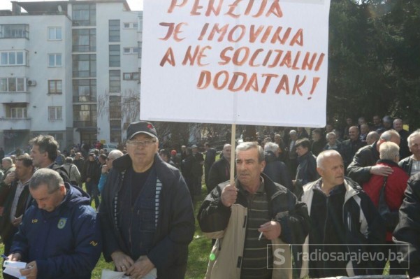 Penzioneri marširaju na Sarajevo