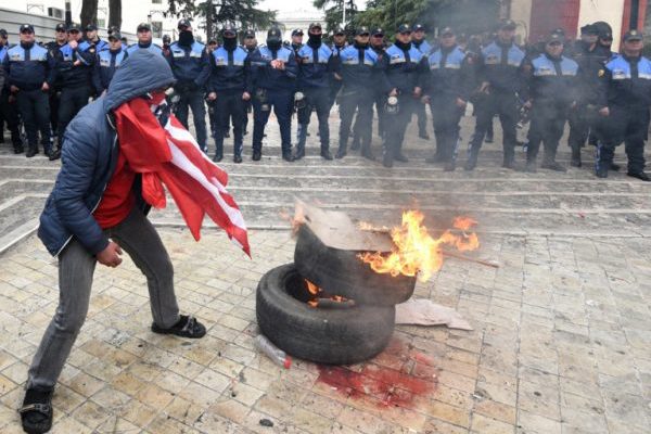 Erozija albanske demokracije