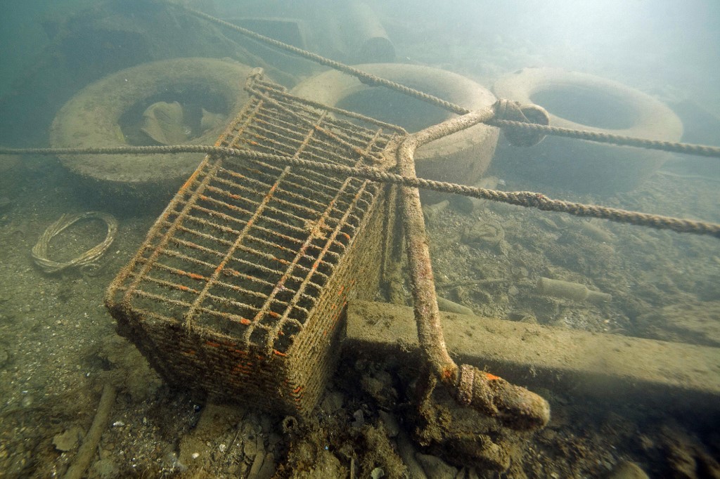 Dno Mediterana prekriveno tepihom od plastike