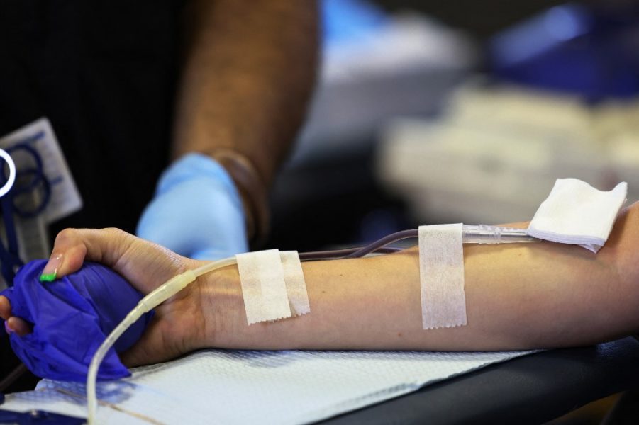 Dugi život jedne epidemije: zašto u Hrvatskoj gej i biseksualni muškarci ne smiju darivati krv?