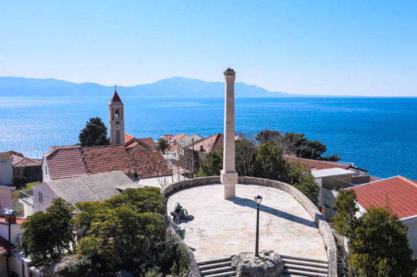 Narod ga je postavio, narod ga i vraća