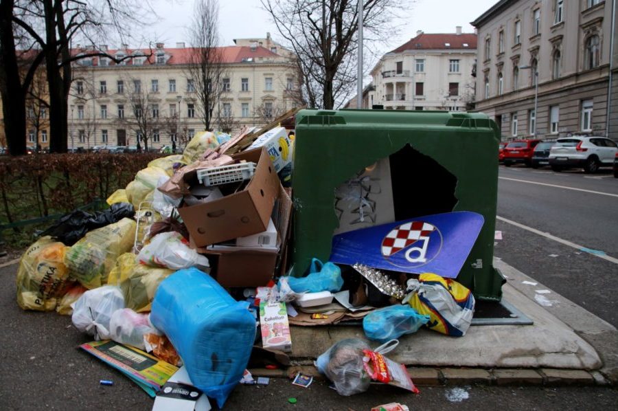 Izvana zeleni, iznutra uvrijeđeni